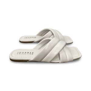 Journee Collection Divyah Crisscross Puff Flat Sandals Off White Size 8.5 NWT